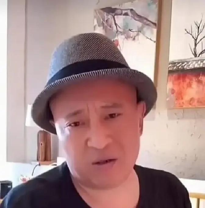 赵本山拿大头，徒弟拿小头？这话听着像在替谁抱不平，可刘小光前阵子那番话一出来，我