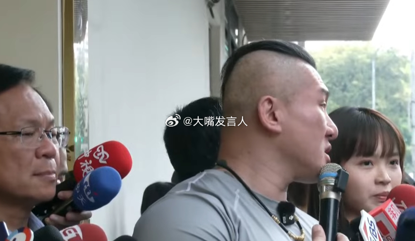 台北专家今天入狱时穿的这件衣服(图1)，让我边看、边默默地背了一段英语【Puma