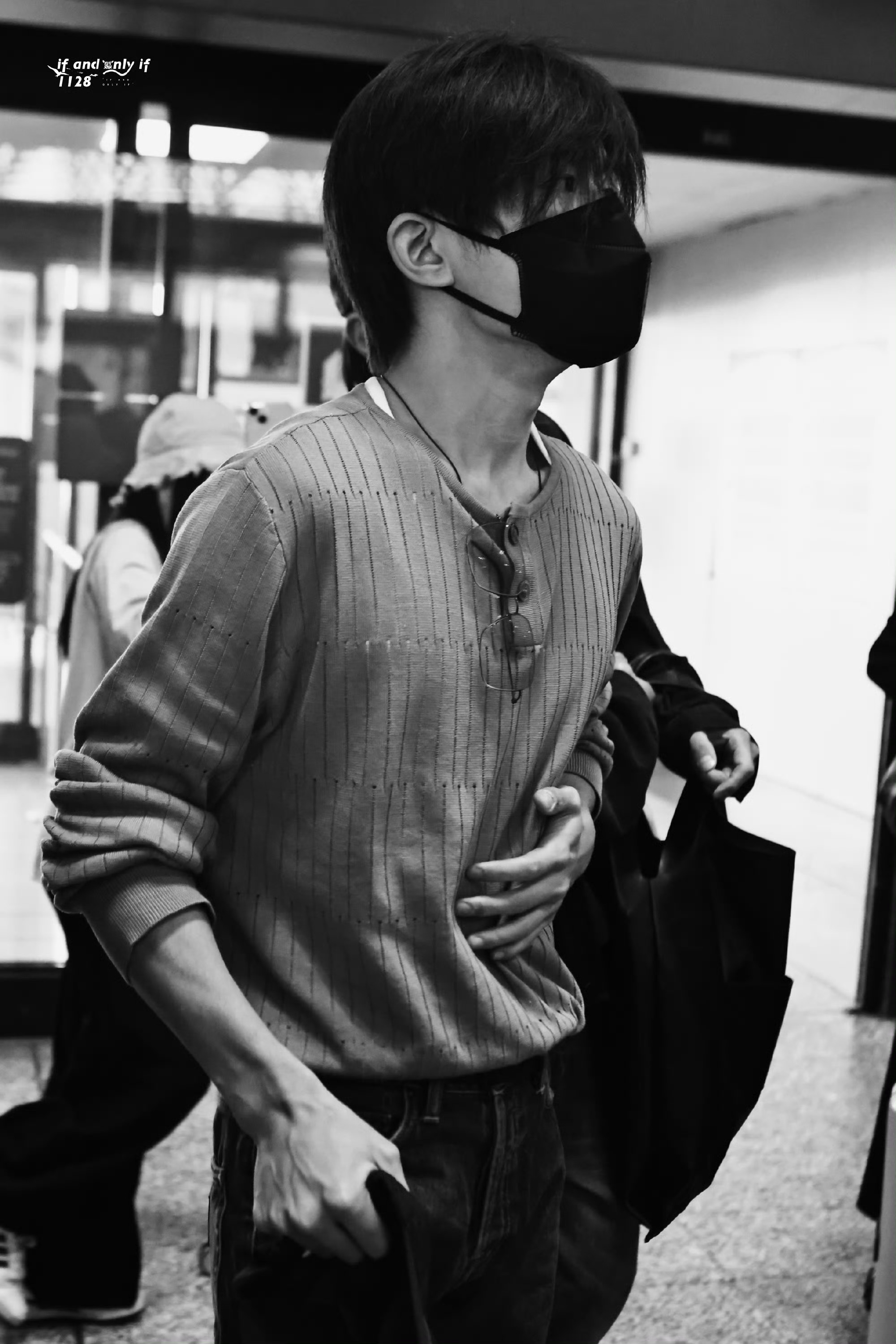 #易烊千玺米兰出发回国##易烊千玺米兰出发了# 出发回国 ​​​