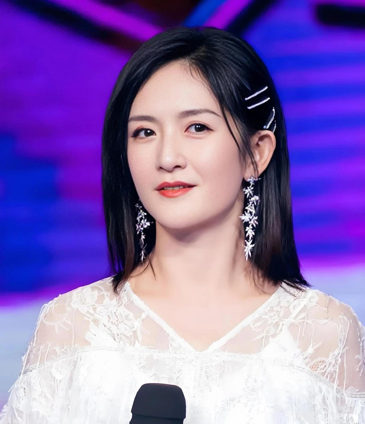 这一次，被央视力邀主持中秋晚会的谢娜，着实让人眼前一亮，“面相”仿佛都悄然改变！