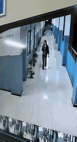 每次离开都装作轻松的样子
看左右没人才躲一边难受吧
不过我佩服你这急刹车能力