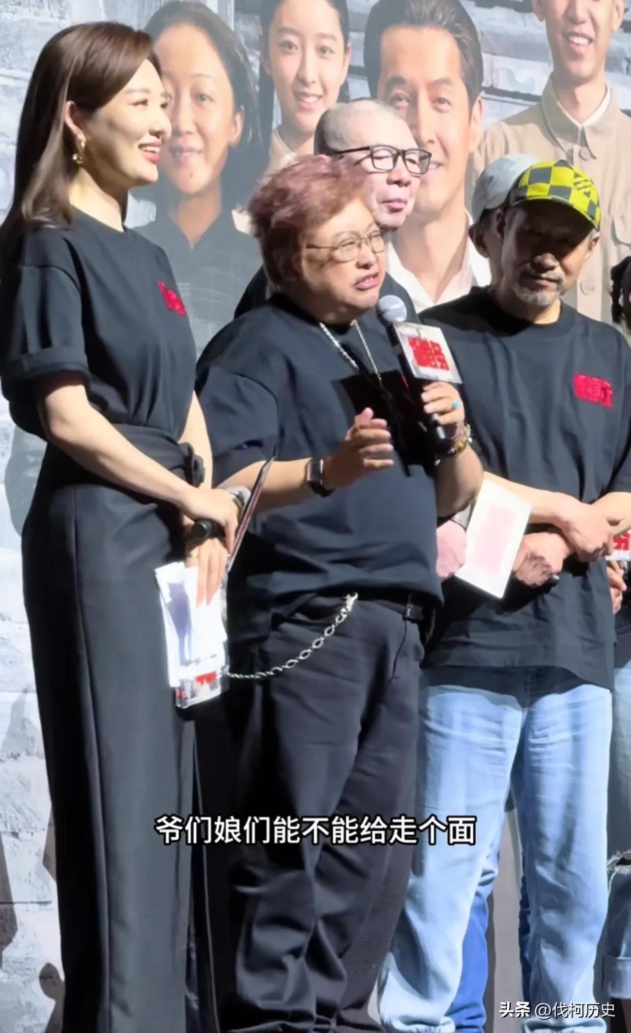 就韩红那个道歉声明，看着怎么这么诡异呢？

你说你因为参加电影宣发被大家批评。你