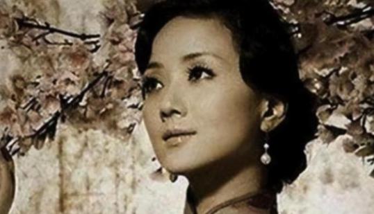 1951年国民党女特务王化琴，被解放军战士押往刑场，就在行刑队准备拉响枪栓时，一