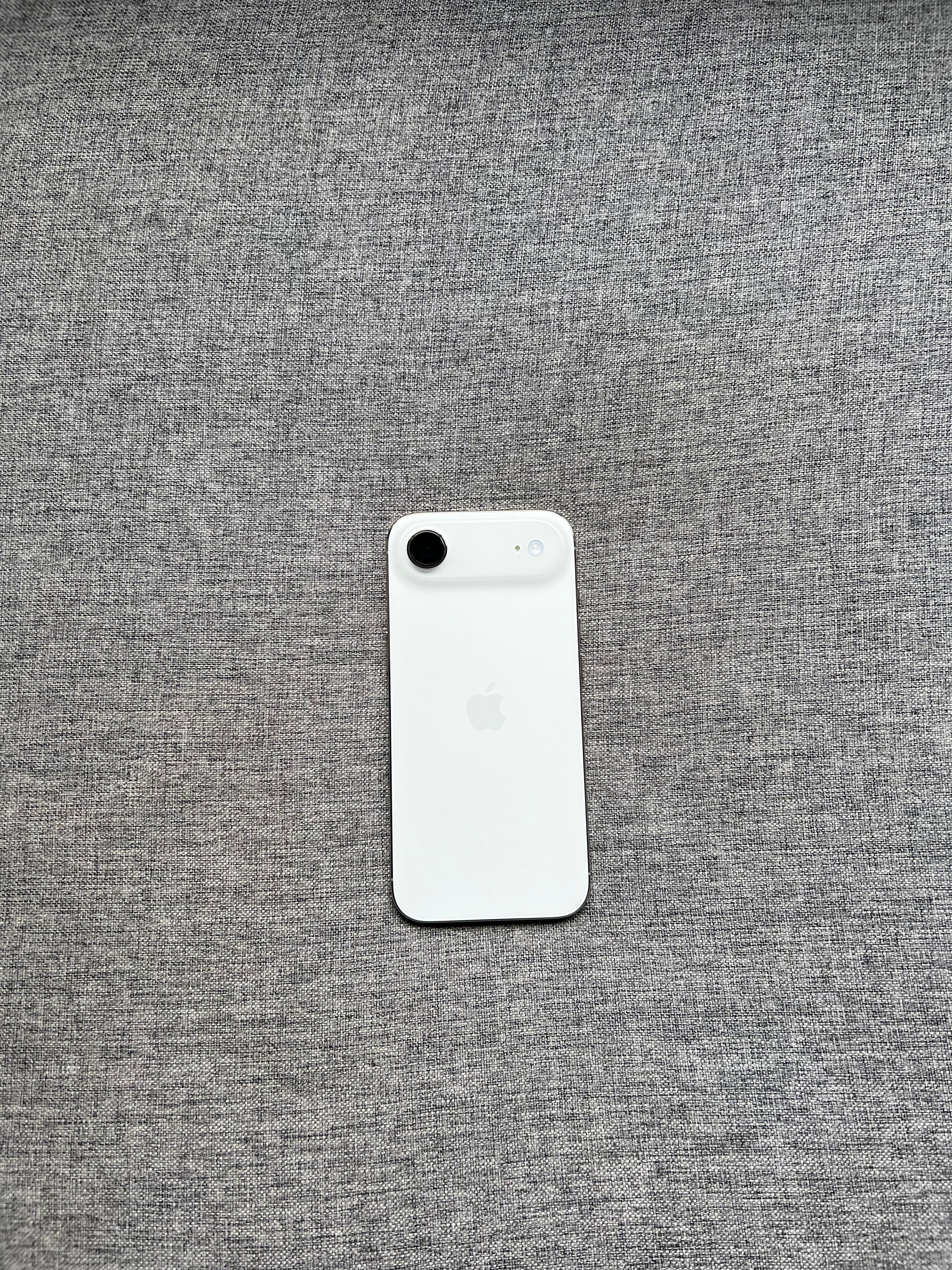 iPhone Air 256G 金色，屏幕完美，中框轻微划痕，🔋仅循环50次，