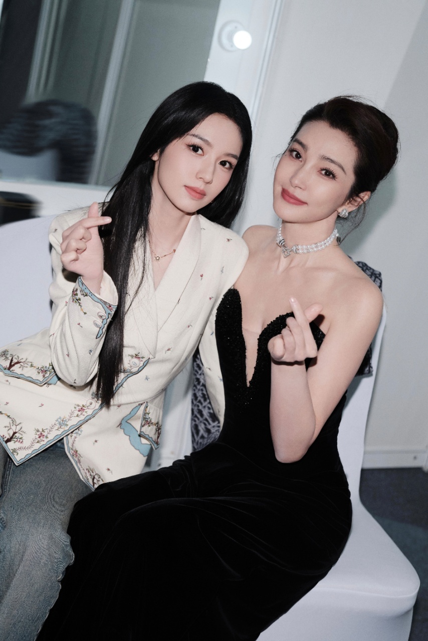 李冰冰登场即焦点 李冰冰坐镇微博之夜依旧待遇拉满，这种场子还是需要大花来坐镇撑场