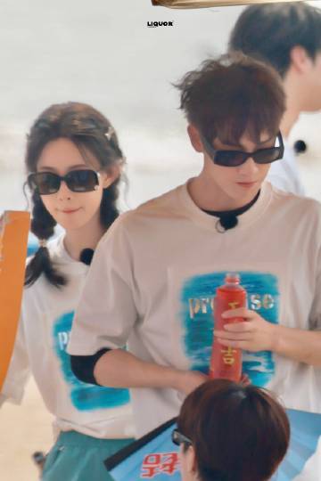 孟子义李昀锐奔跑吧海边路透孟子义李昀锐海边路透 孟子义李昀锐奔跑吧海边路透，出海