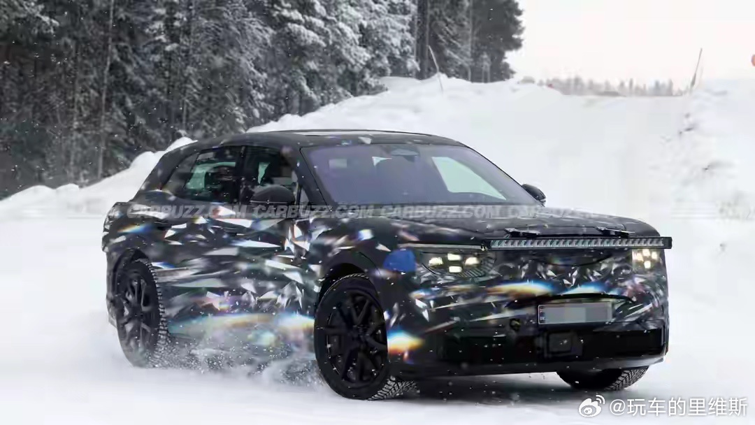 宾利的第二款SUV——纯电“都市SUV”，最近在北欧雪地路测的谍照又爆出来了，我