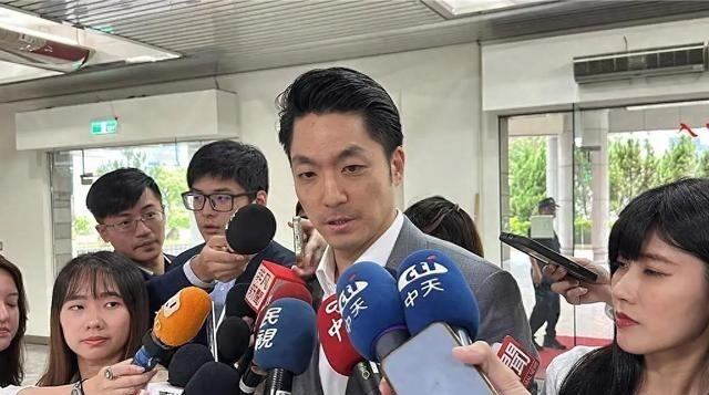 台北市长蒋万安曾声称：如果大陆继续在台海进行军机绕台和军演的话，我就要暂停双城论