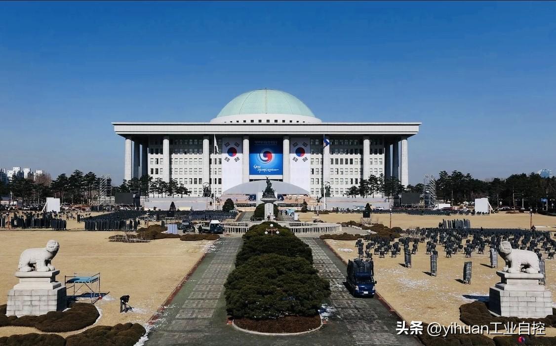 李在明政府走务实外交路线，经反复遴选，已基本确定三位重量级外交官。
   曾担任