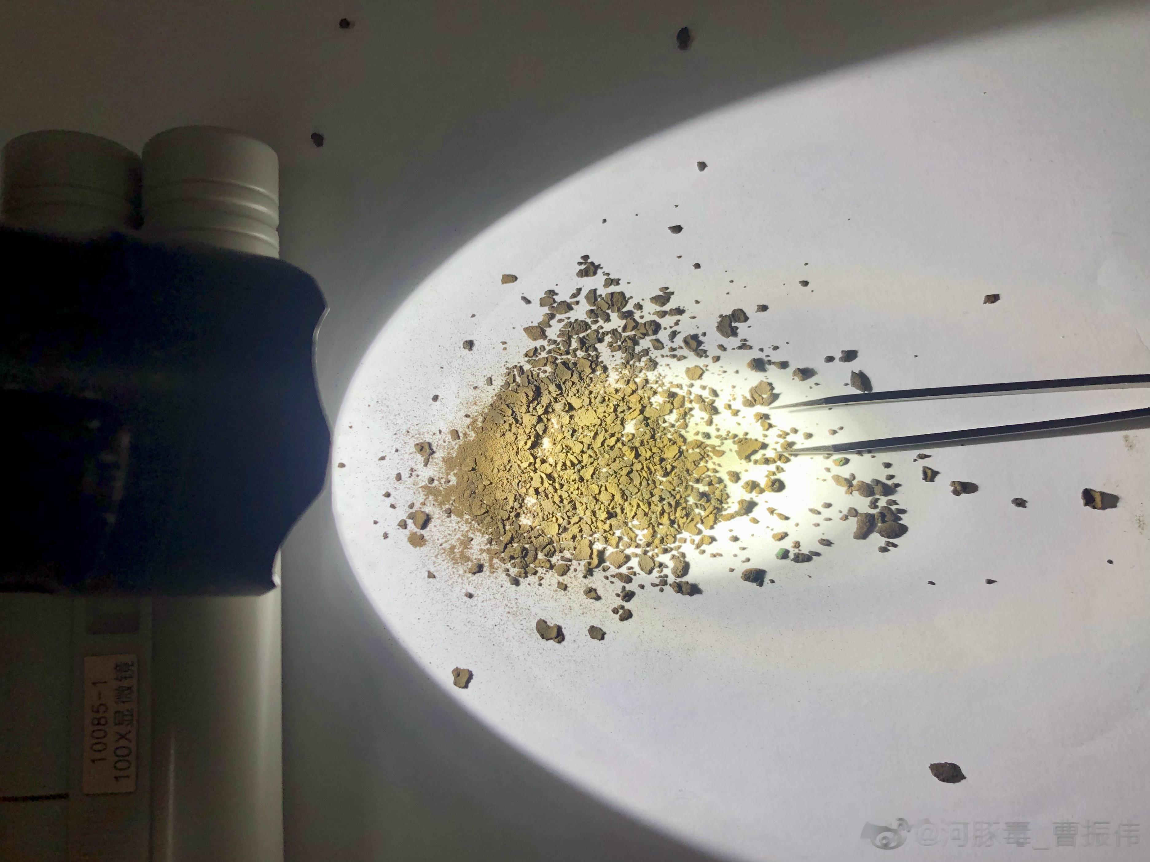 每天在土堆里挖呀挖呀挖，挖出金子，就认识了它。这是故宫外面少见的高等级彩画金昂嘴