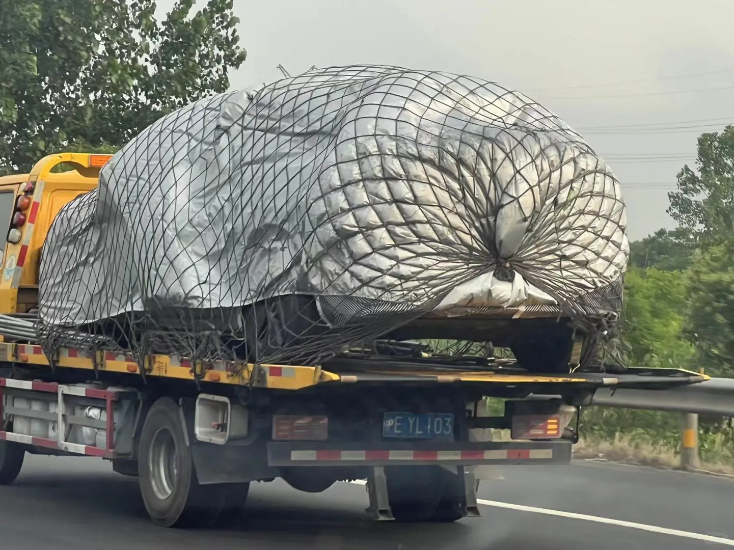 出门没穿鞋子，疑似乐道新款车出现