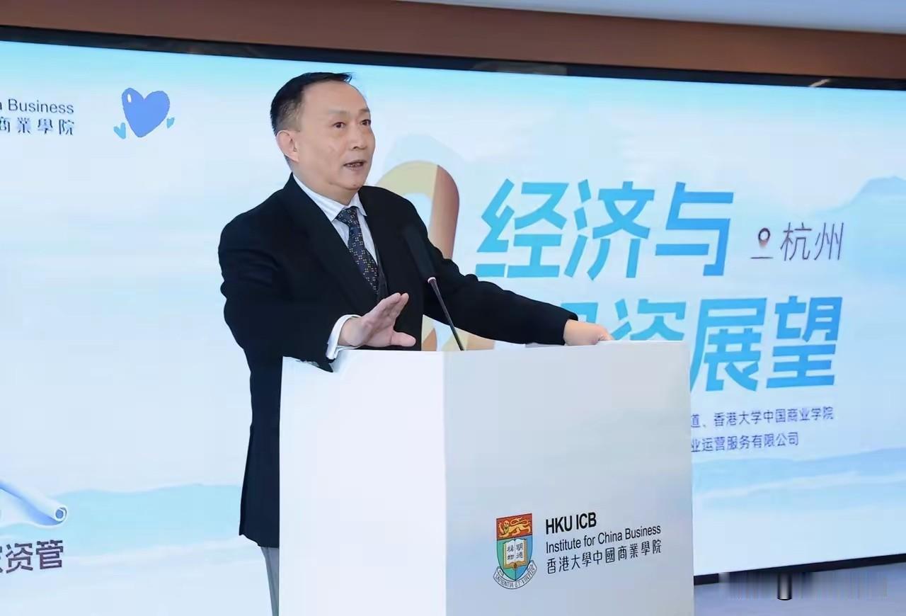 最近“专家建议”这词儿老上热搜，有人直接质疑提建议者的国籍甚至动机。说实话，我觉