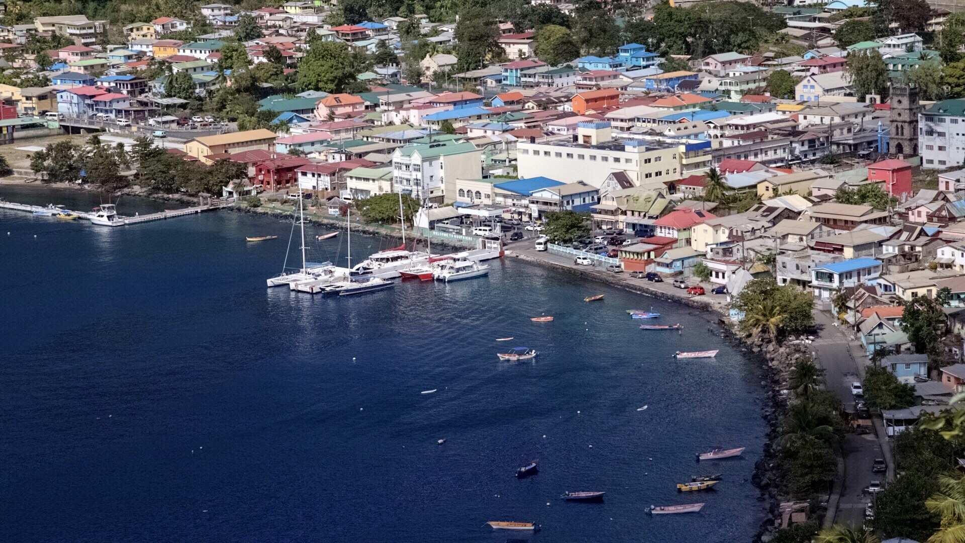 随手拍  📍世界遗产皮通山保护区，紧邻苏弗里耶尔镇，占地2909公顷￼￼￼。双