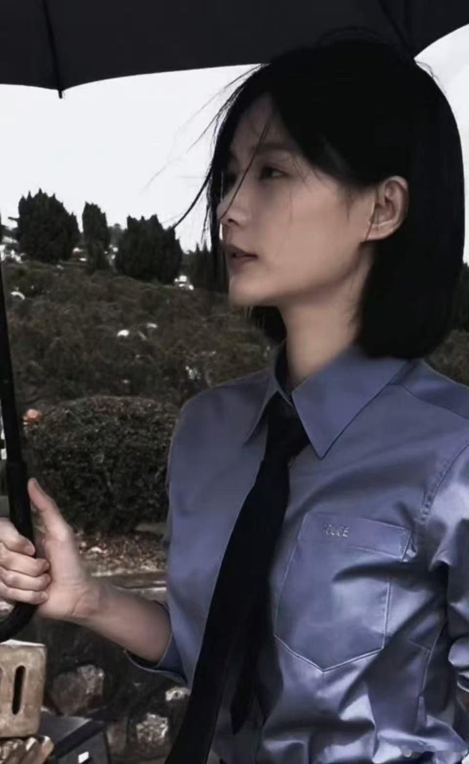 李一桐复古超短发 刷到ELLE 12月封面直接惊艳！第一次见她留这么短的头发，利