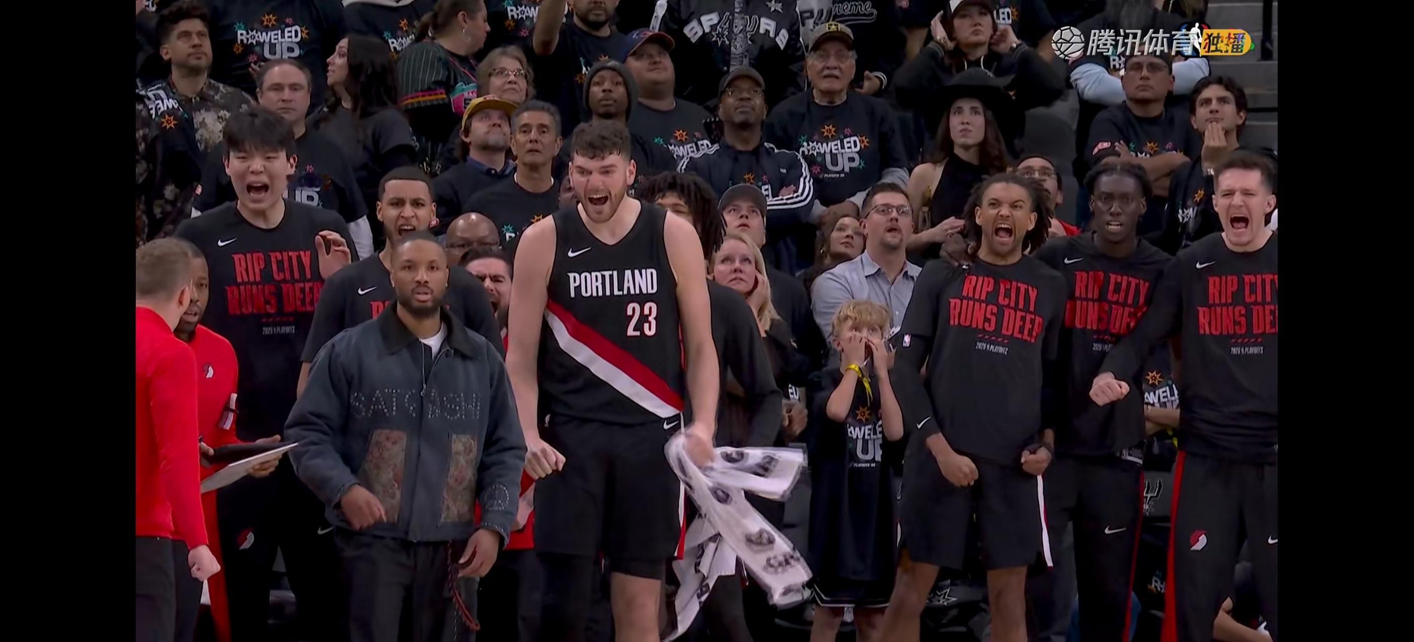 波特兰开拓者 开拓者客场扳平大比分，下一场移师波特兰，关键时刻小杨的表情亮了开拓