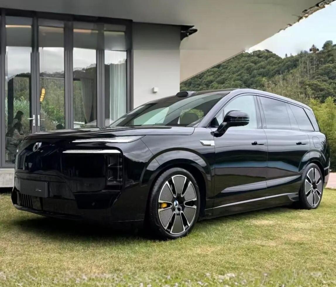 腾势N8L 29.98万元起售!理想L8问界M8慌了吗？尊荣型29.98万元
旗