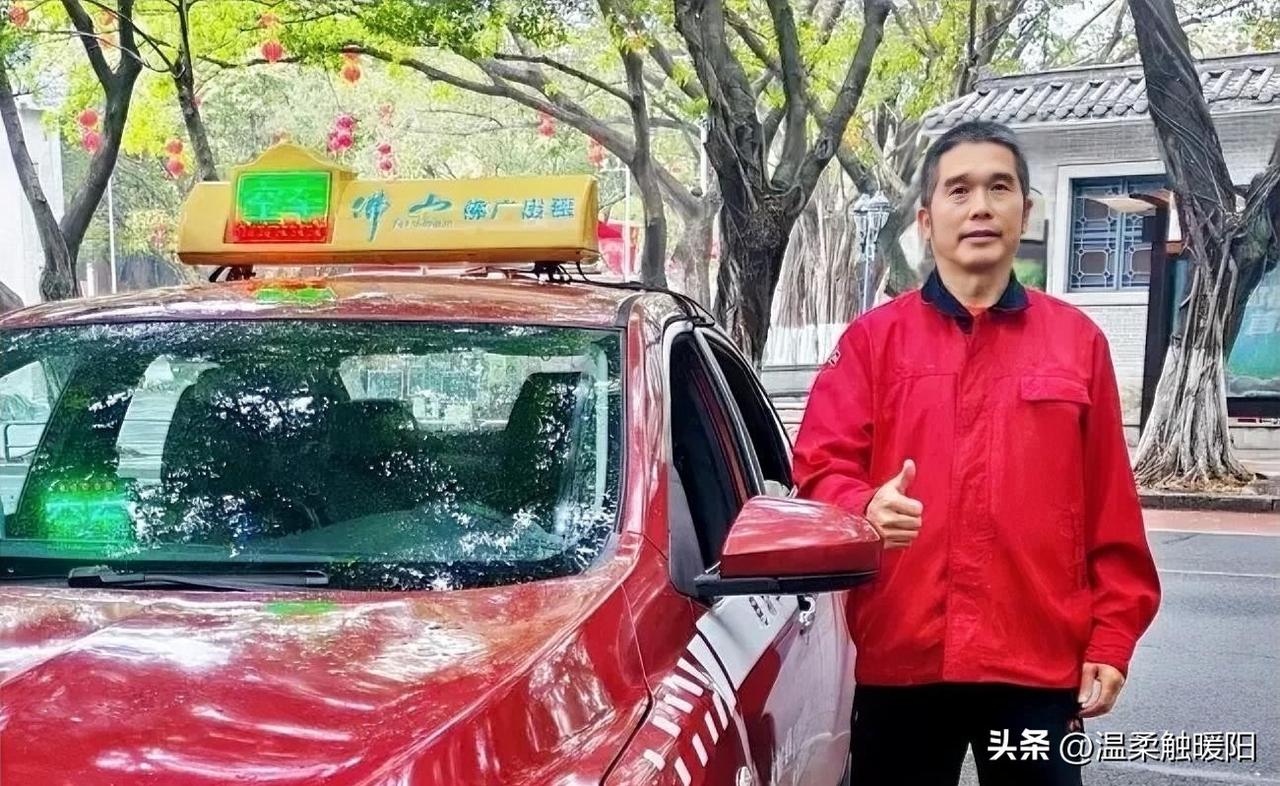 佛山司机一眼看破异常！一句追问，揪出女乘客隐藏危机
 
广东佛山，司机刘某接了个