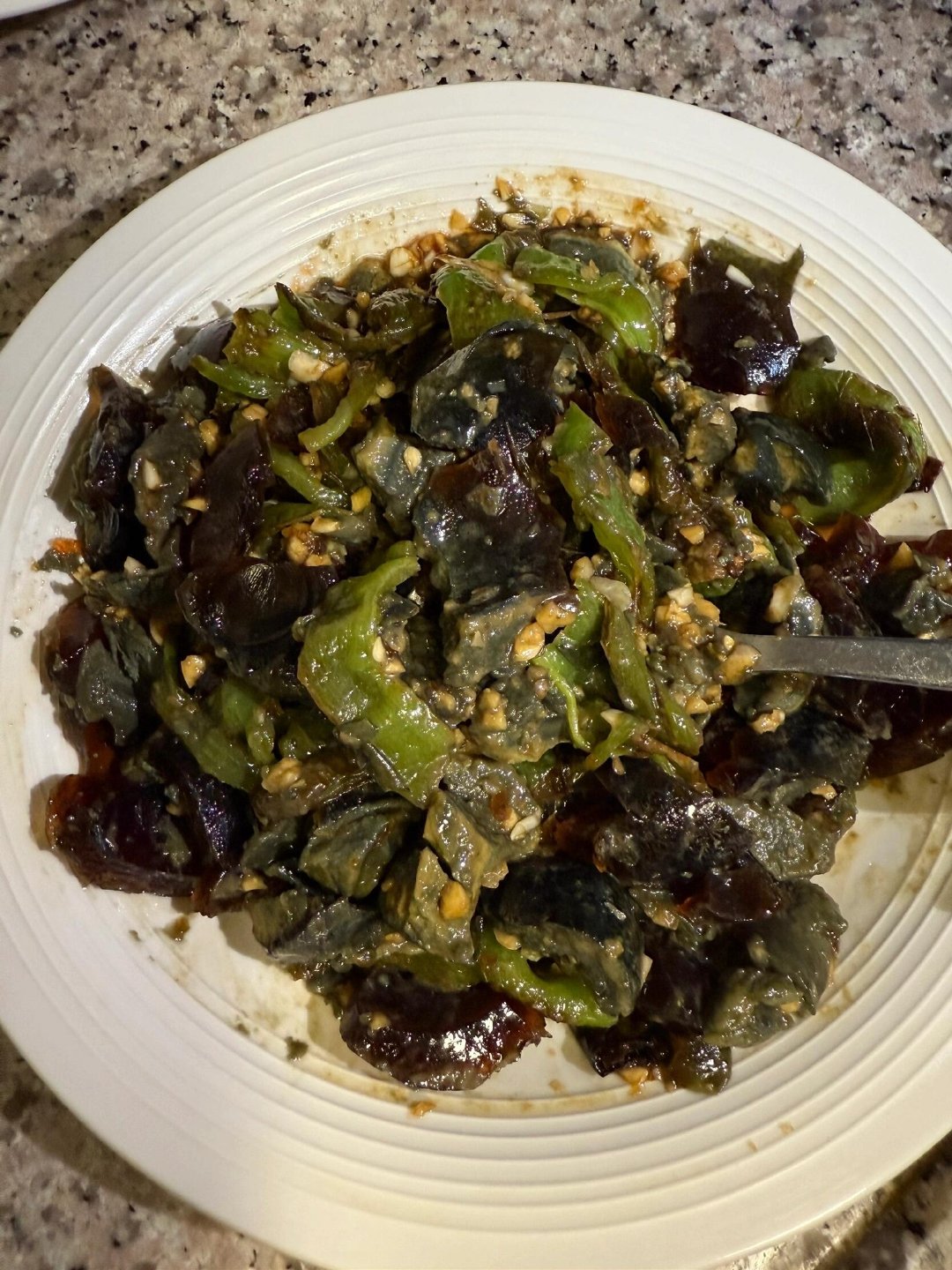 辣椒擂皮蛋｜样子很丑 但超级下饭🍚这个菜是我隔几天就会想吃的，香辣下饭简直是我