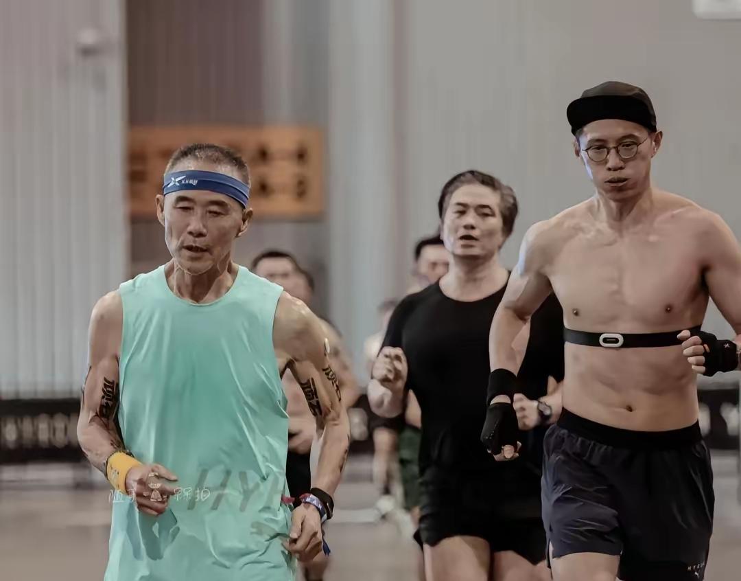 王石这次，是真该听劝了。
8月1—2日，王石参加了成都HYROX全球综合体能健身