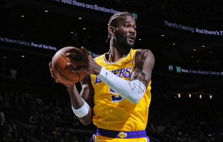 这就是队史第一！据ESPN分享数据：对阵76人一战，艾顿成为湖人队史第一位，单场