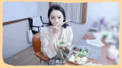 关晓彤周末也有好好吃饭 关晓彤周末也要好好吃饭 挖到一款宝藏万能蘸料，来自关晓彤