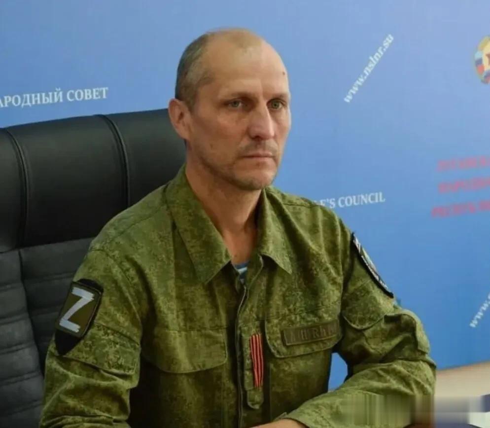 卢甘斯克人民委员会代表奥列格·波波夫（Oleg Popov）遭遇汽车炸弹袭击，送