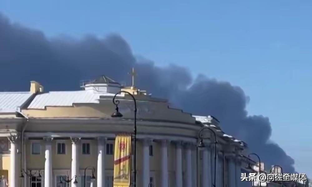 俄军大规模工业斩首报复，乌军防空弹药告急，紧急索要爱国者防空系统
 
为报复乌军