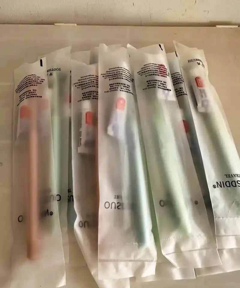 如果不是央视记者卧底暗访，这事还要瞒我们多久？堆积如山的废旧化工桶、破拖鞋，在作