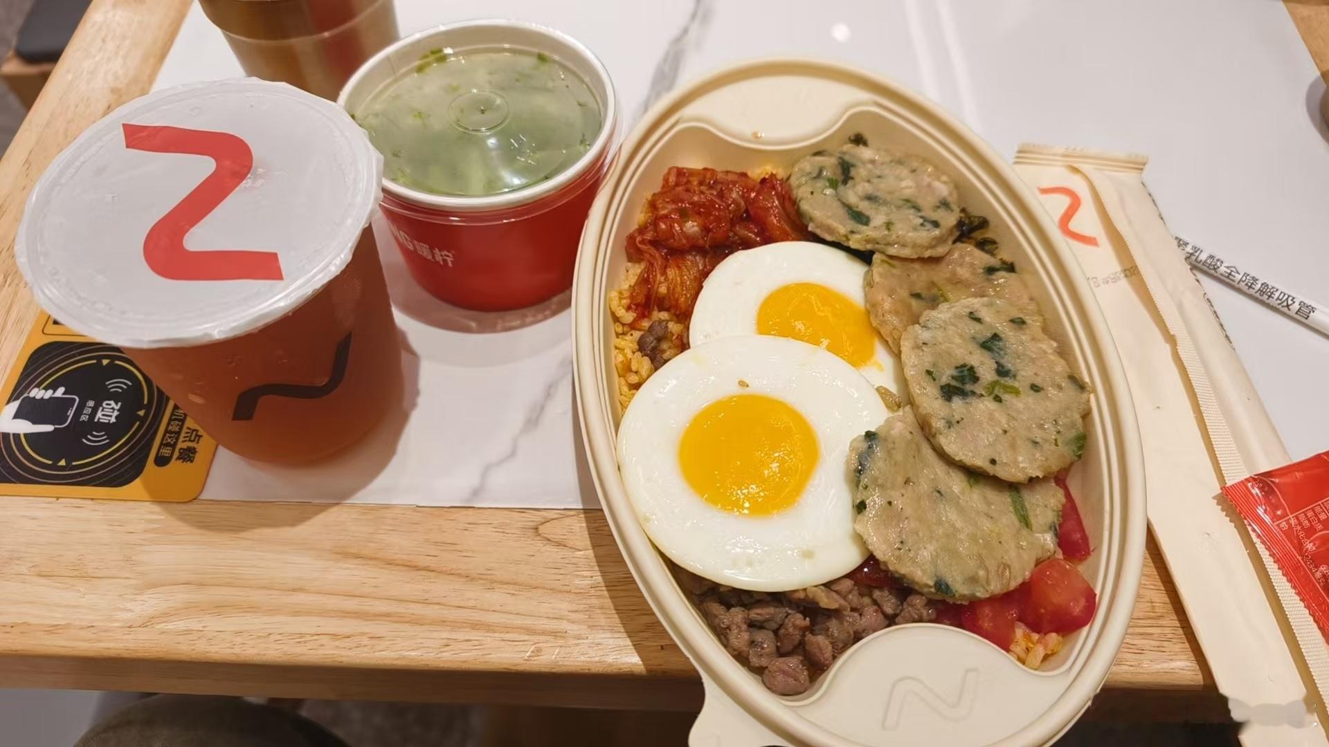 真的好饿终于吃上了 嘿嘿启子的车启子的日常  ​​​