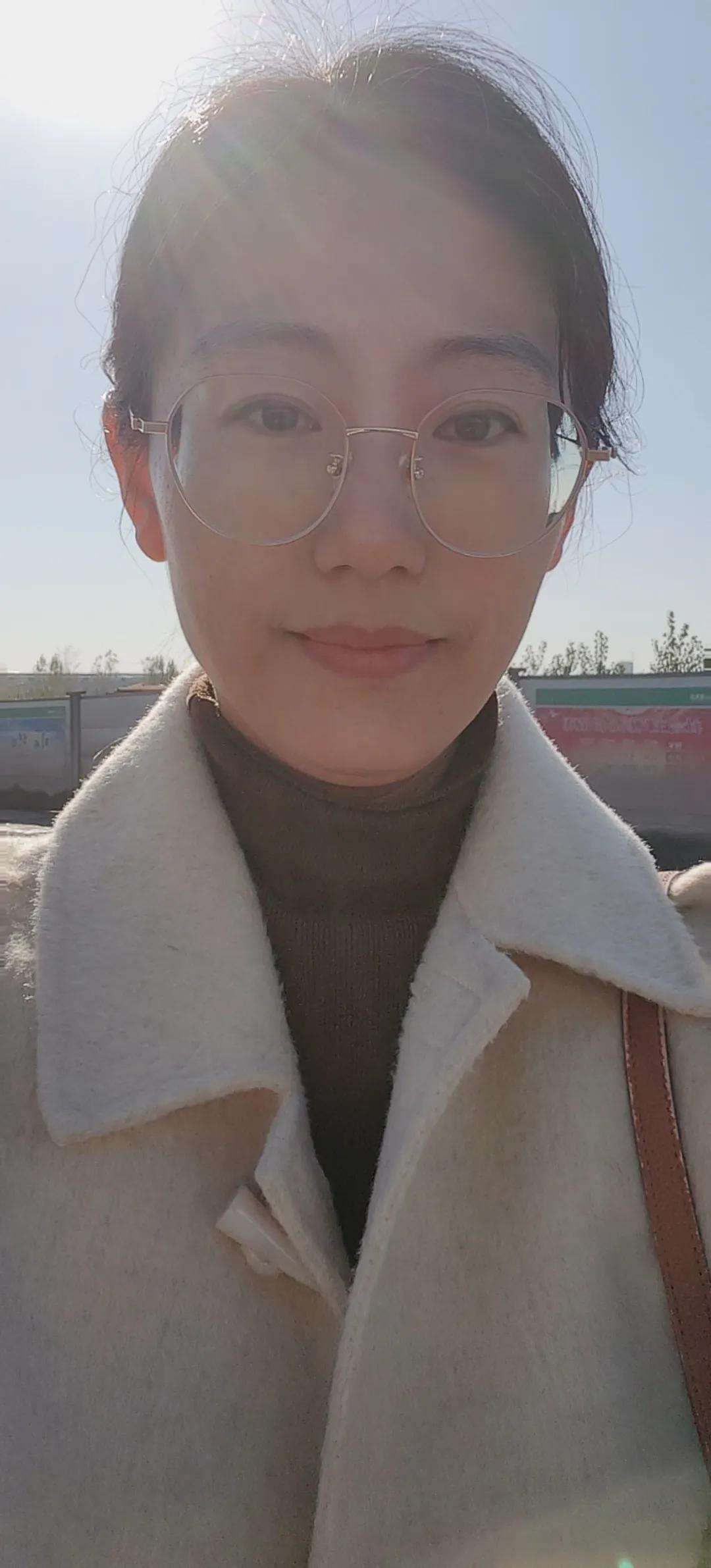 我天生就是喜欢靠自己的性格，我喜欢自己做事情养活自己，我从来不花别人的钱，包括我