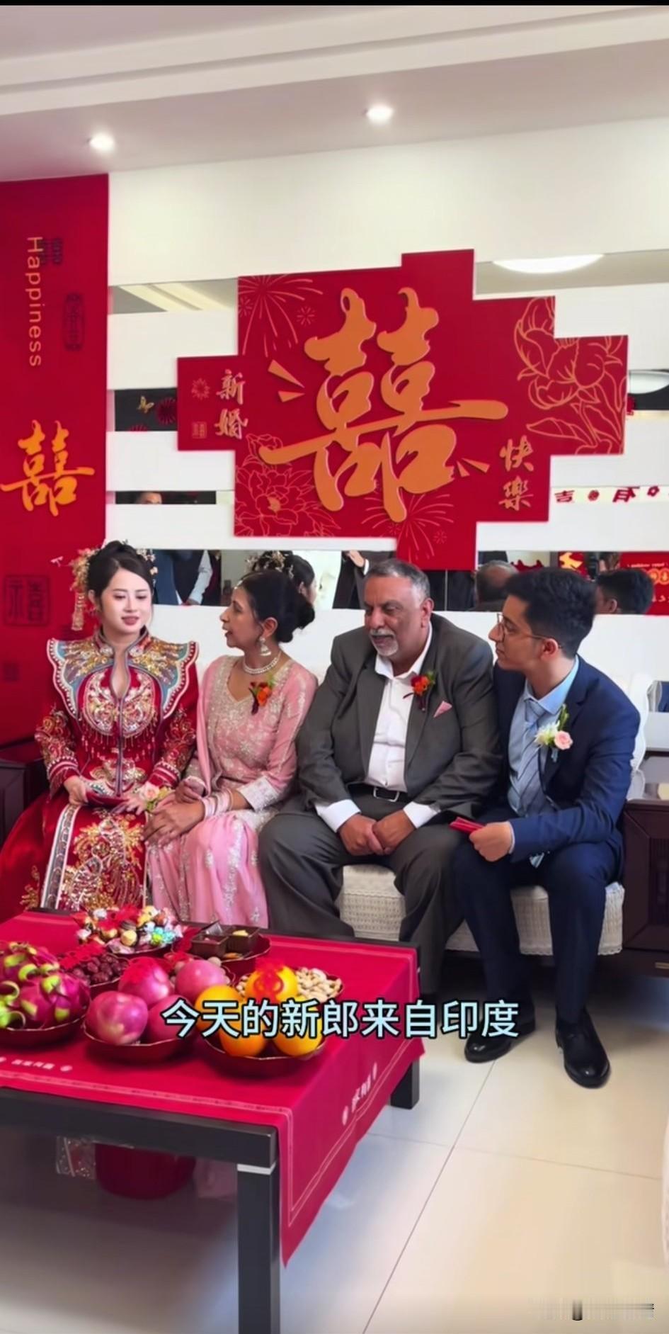 女孩在加拿大留学，
遇到了她的真爱，
一位来自印度的小伙，
学业未成，婚先结，