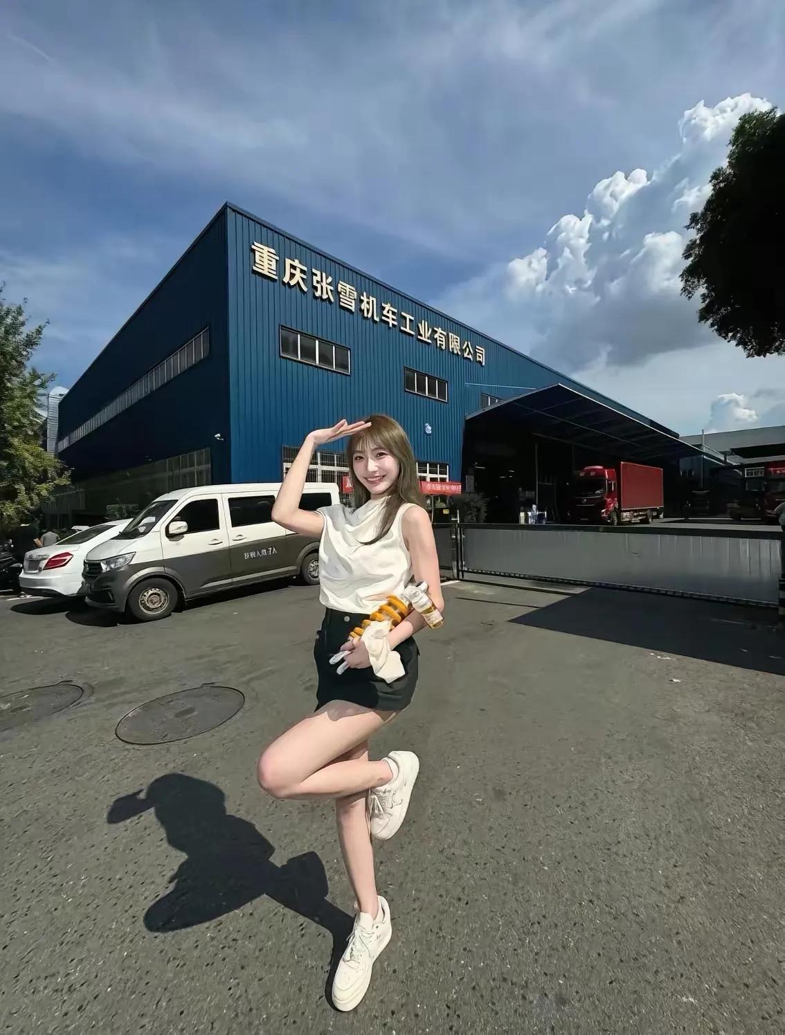 网友的这个建议，张雪可以考虑采纳！
有网友建议：台湾的米亚这几天在张雪机车公司参