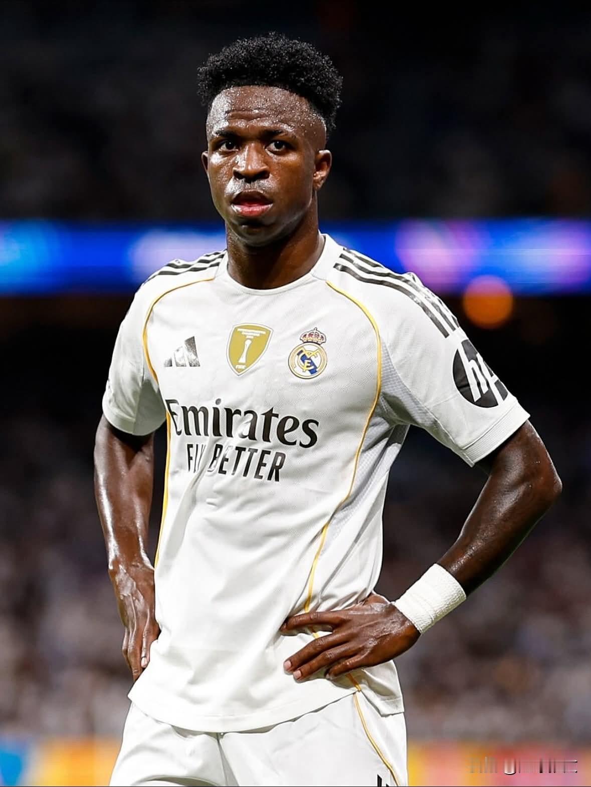 本菲卡0比1皇马，维尼修斯打进了唯一进球，而种族歧视事件再次成了头条。
维尼修斯