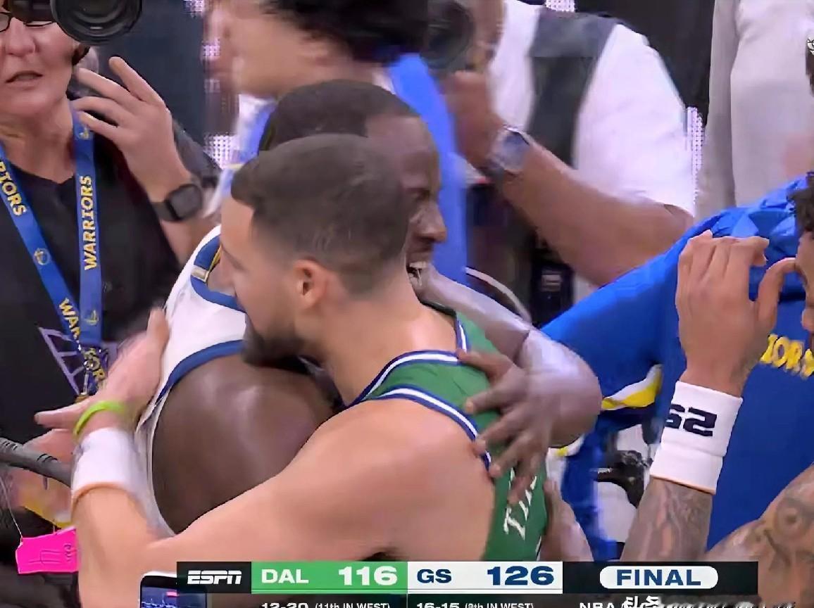 联盟砸资源捧新秀，球迷却用遥控器投票给老将。
圣诞大战收视率冲上赛季最高点。
峰