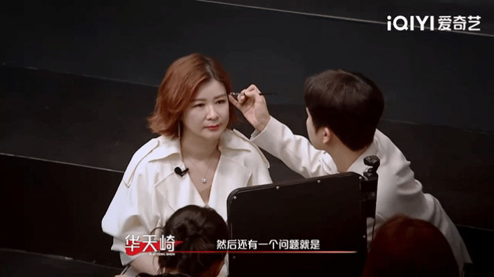 杜华想挖走鞠婧祎化妆师 华天崎在艺笔封神上的实力真的太强了，杜华被化完之后直接喊