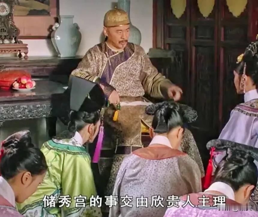 同治帝登基后，慈禧太后与慈安太后分别住在养心殿的东西暖阁中。
但养心殿毕竟是皇帝