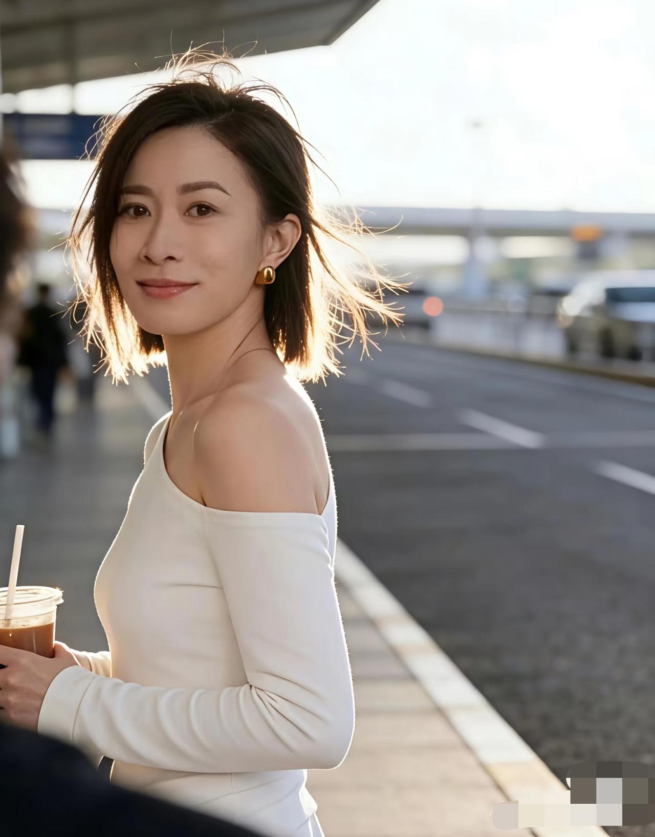 佘诗曼这个人，
演技好不好我不评价，
但是有一点不得不说一下，那就是她比一般人都