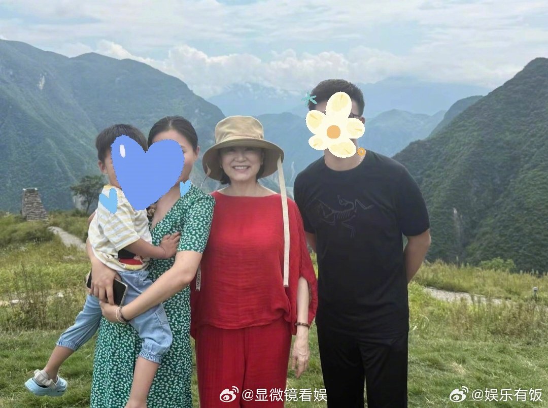 巫山写生偶遇林青霞起猛了抬头看见童年女神了 有博主分享在巫山山上写真碰到了林青霞