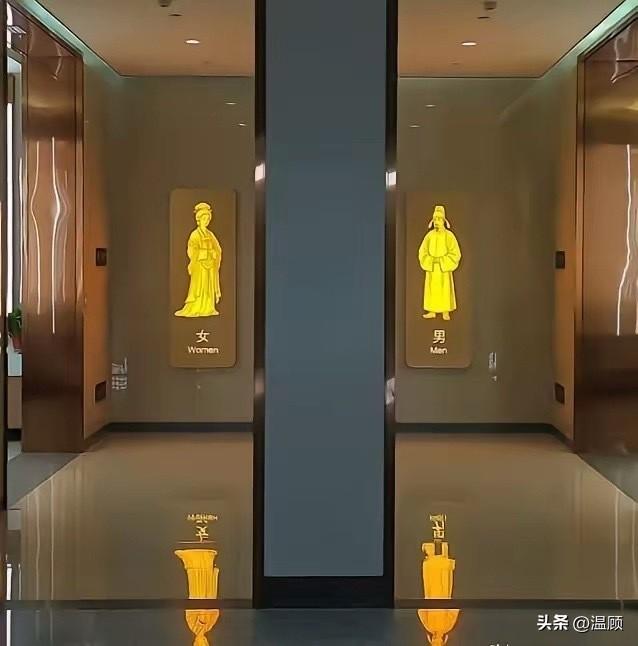 7月1日全新投运的西安东站因卫生间导视标识意外走红，这座古都高铁站跳出标准化模板
