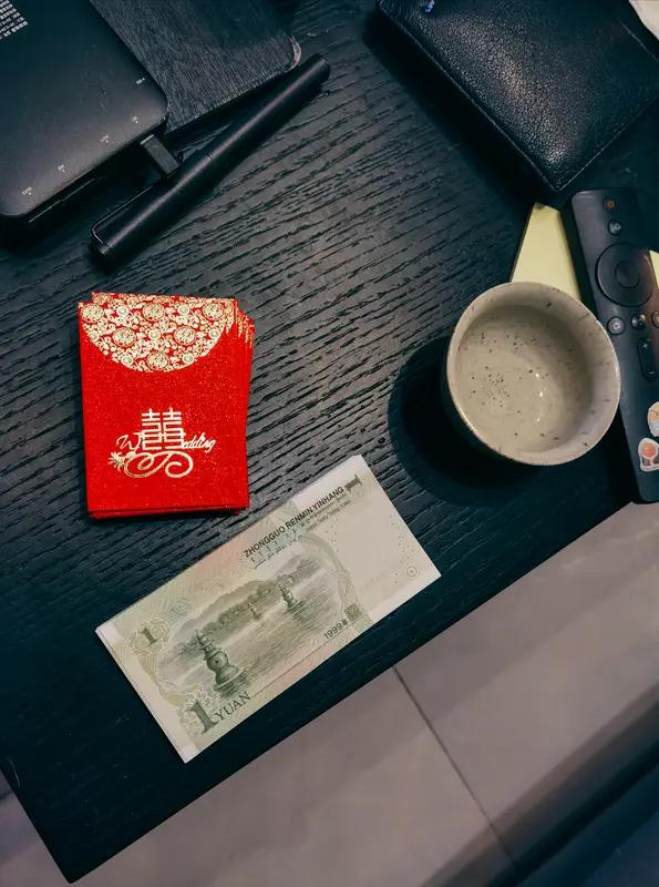 现在的社会快节奏的生活，人们越来越不重视人情世故了，作为一个中国人，适当的参与亲
