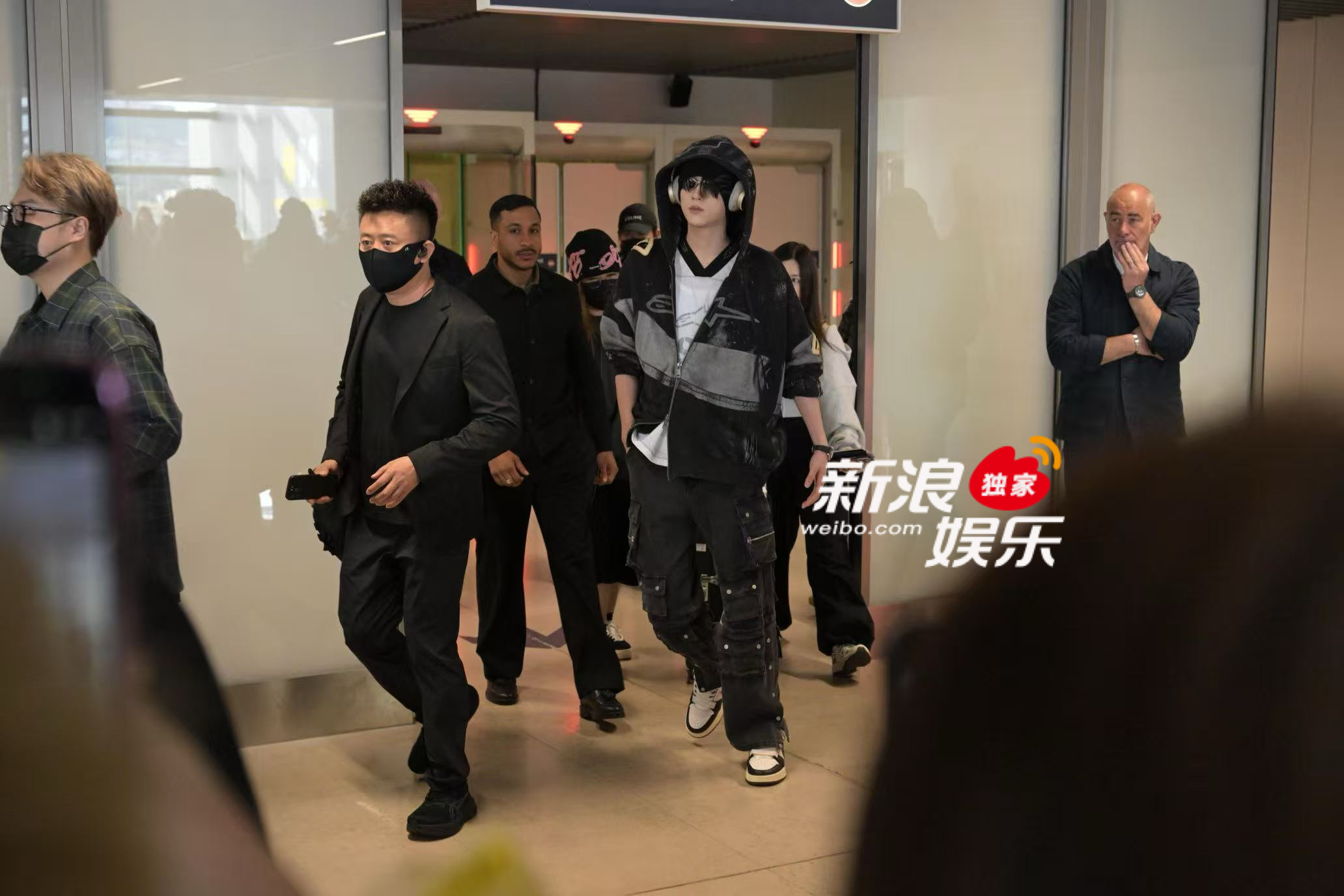 田栩宁戛纳人气 在戛纳电影节接到了田栩宁，这人气！ 