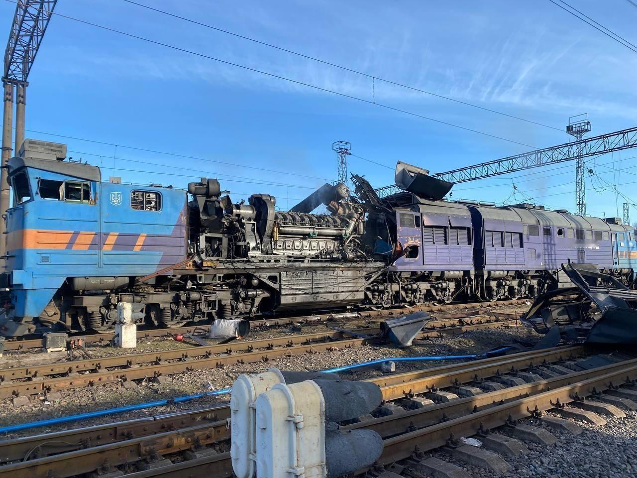 过去的一天俄罗斯导弹袭击乌克兰顿涅茨克、扎波罗热、尼古拉耶夫和敖德萨的铁路目标 