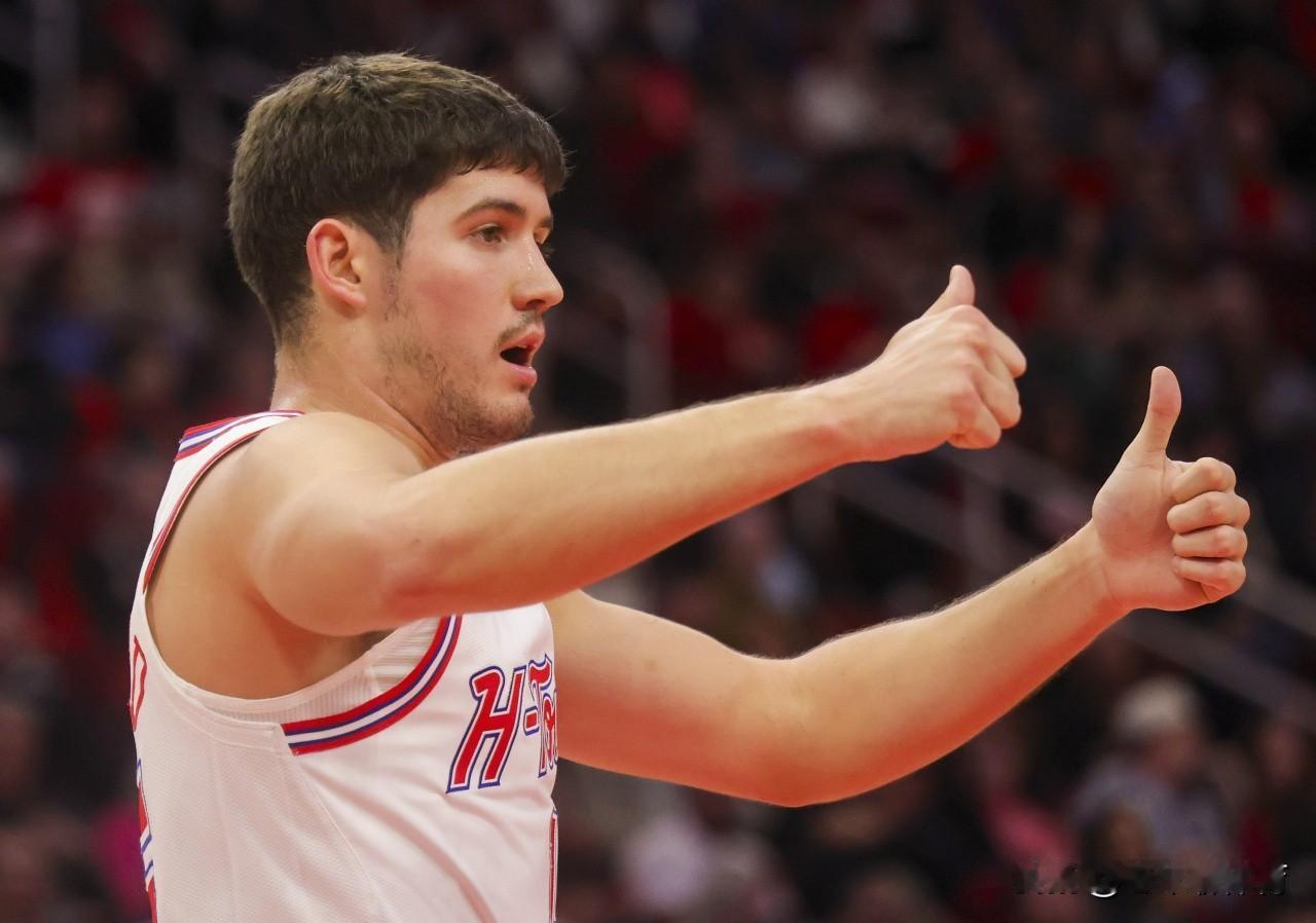 谢泼德28分，果然进攻才是最好的防守！
虽然阿门汤普森的防守能力比谢泼德强了几个