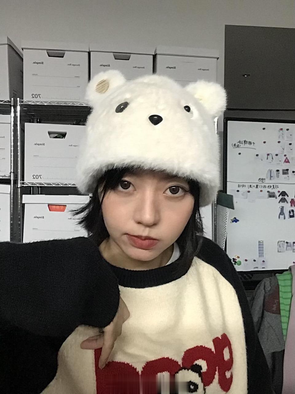 熊熊开会，在看杭州亚运会开幕式了！ ​​​