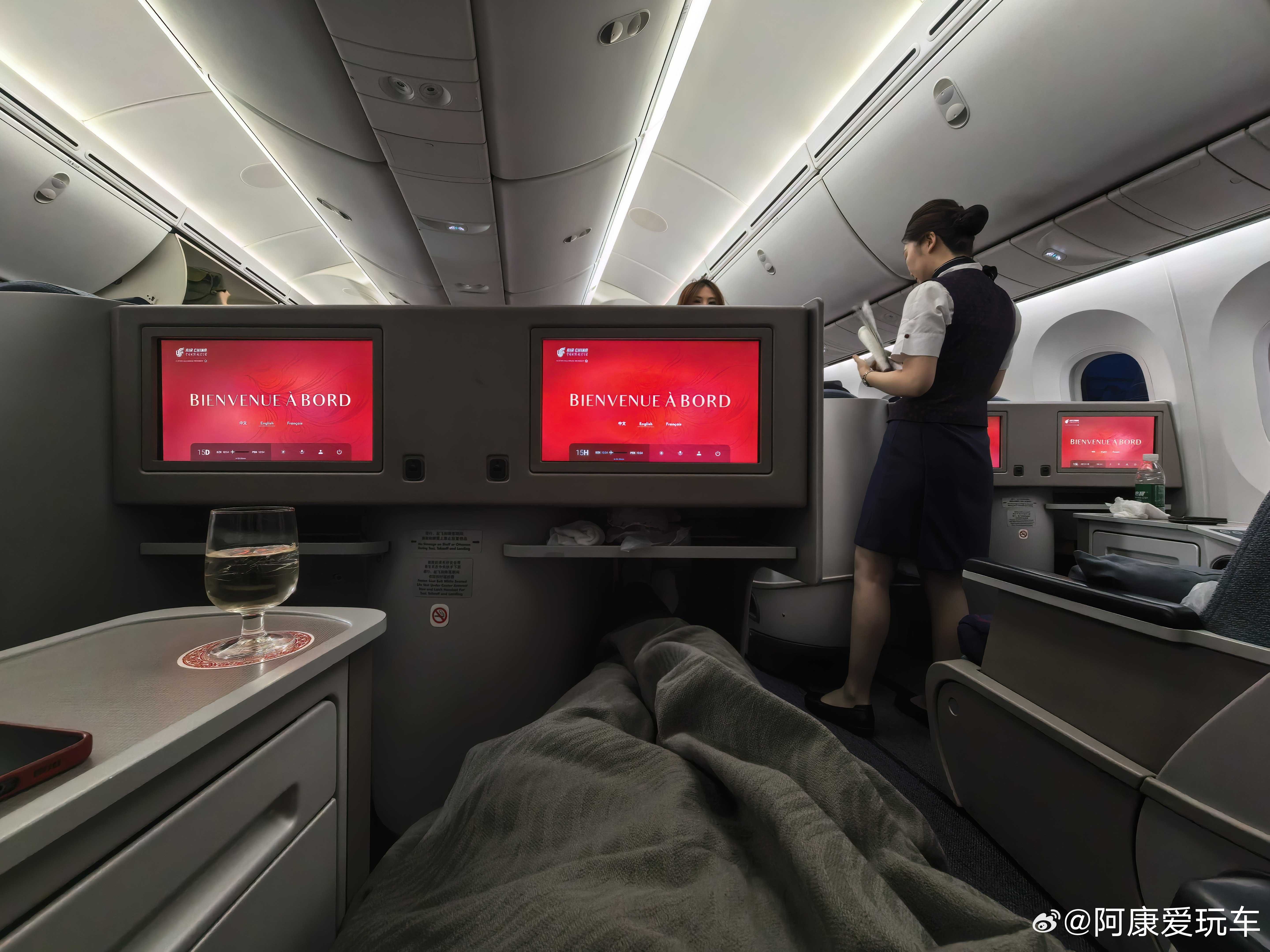 就一个动作，10分钟，我省了3000多。今早深圳飞北京，机场柜台升舱4000+，