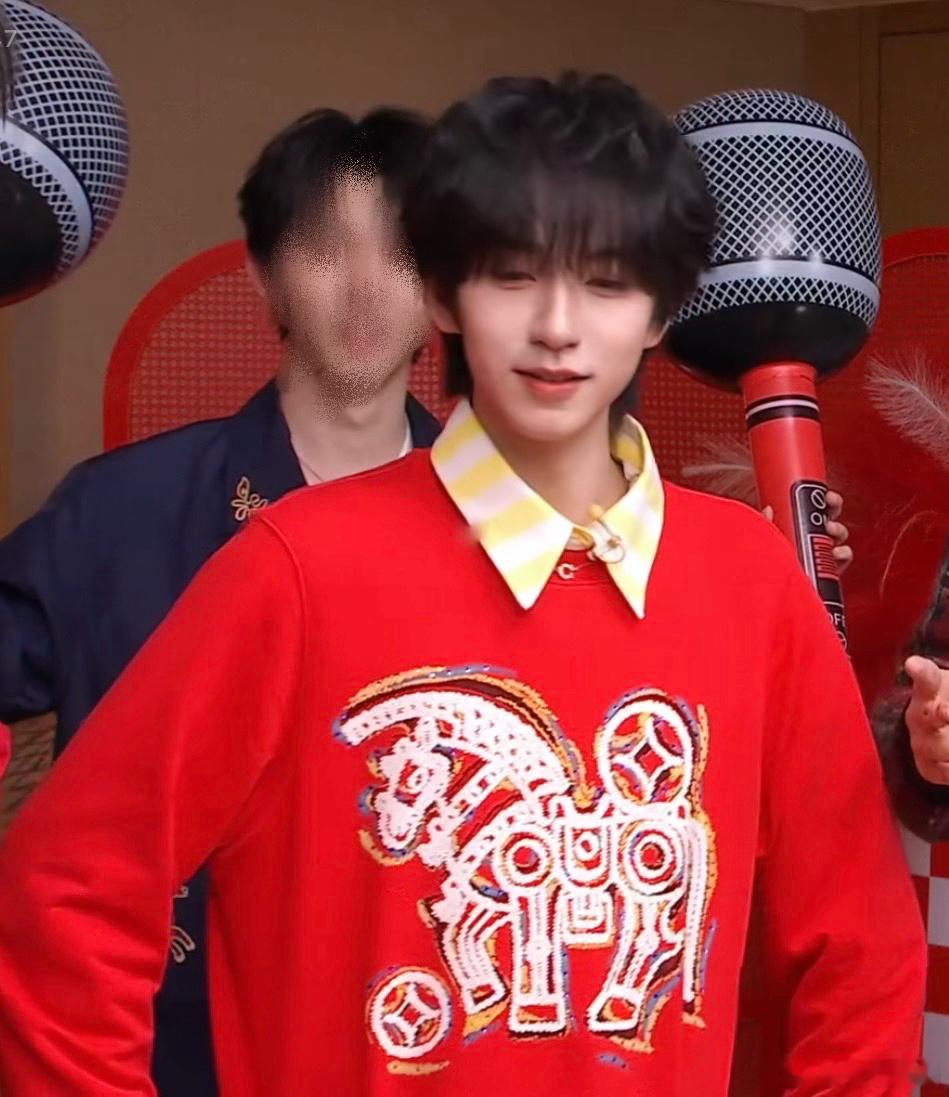 贺峻霖贺峻霖 二代唯一all绿贺峻霖二代唯一兔塑 “你的微笑在我的心尖闪耀，编织