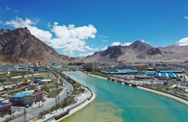 厉害了我的国! 在距离印度仅70公里，环境恶劣的地方，全世界都认为无法居住，然而