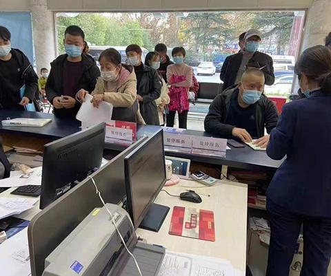 好消息！职工医保个人账户的钱，终于能在全国“漫游”了。国家医保局明确，今年所有省