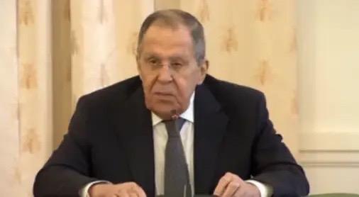 全球都在盯住霍尔木兹的炮火时，俄罗斯突然把65亿美元的军售单子拍到伊朗桌上，直接