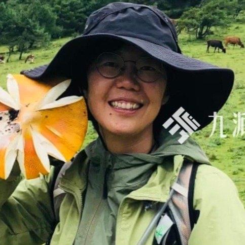 最近，一位北大硕士放弃律所工作转行做导游的消息，在网上炸开了锅。这位90后女孩瑞